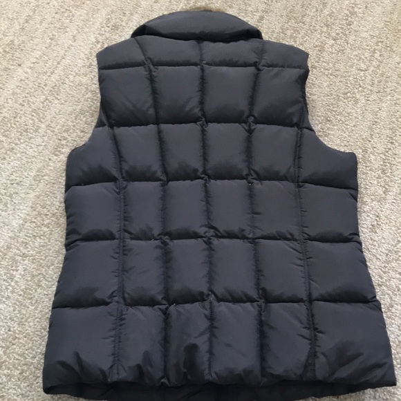 Land End down vest with removable faux fur collar. Mint condition ! - Picture 2 of 7